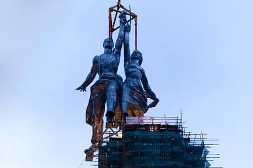 Известная скульптура времен СССР вновь появилась в Москве