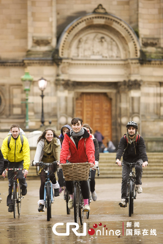 Английские студенты пропагандируют велосипедные путешествия 