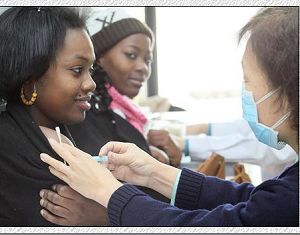 В городе Тяньцзинь иностранным учащимся бесплатно ставят прививки от гриппа А/H1N1