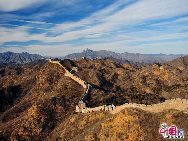 Великая Китайская стена включена в список объектов Всемирного наследия и является важным памятником культуры, находящимся под охраной государства, а также известной национальной туристической достопримечательностью уровня АААА. 