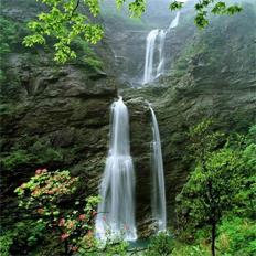 Водопад в горах Лушань