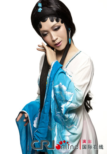 Известный оперный исполнитель Ли Юйган в женской роли 