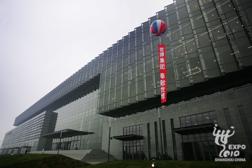 На фото: внешний вид ЭКСПО-центра в Шанхае.