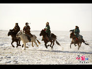 28 декабря в степи Сиучжумуцинь Автономного района Внутренняя Монголия КНР прошел торжественный «Снежный карнавал». В последние годы увеличивается масштаб зимнего туризма. 