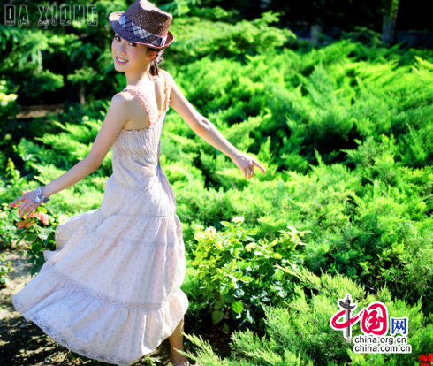 Изящная красавица Ли Нянь на прекрасной природе2