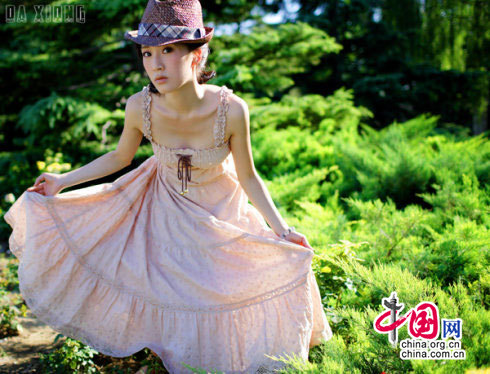 Изящная красавица Ли Нянь на прекрасной природе3