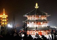 Ночные пейзажи в храме Ханьсаньсы в городе Сучжоу в преддверии Нового года