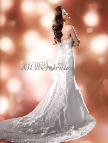 Ху Кэ в свадебных платьях