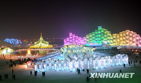 Празднование Нового года в парке «Мир снега и льда» в Харбине 