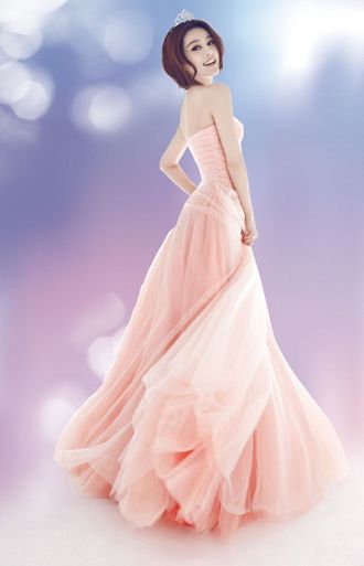 Сексуальная китайская красавица Фань Бинбин в свадебных платьях 