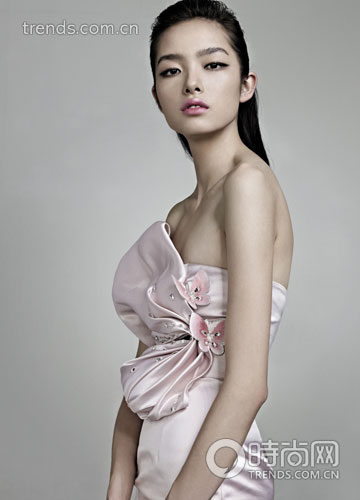 Произведения высокой моды от известных китайских дизайнеров сезона весна-лето 2010 года 6