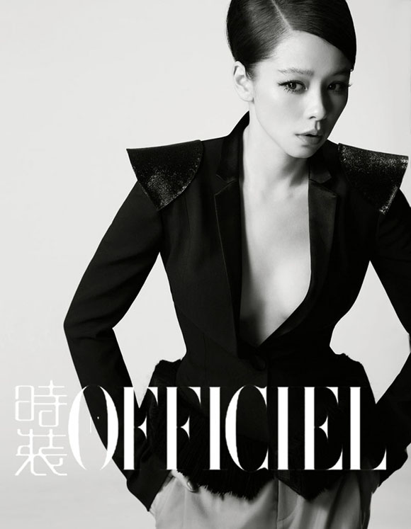 Новые снимки красавицы Сюй Жосуань в журнале «Мода» 1
