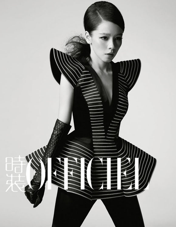 Новые снимки красавицы Сюй Жосуань в журнале «Мода» 3