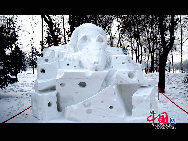 На 22-й Международной художественной ярмарке снежных скульптур, прошедшей на острове Тайяндао в Харбине, были представлены красивые снежные скульптуры. Темой данной ярмарки стал лозунг «Путешествие на остров Тайяндао для наслаждения прекрасными снежными скульптурами».