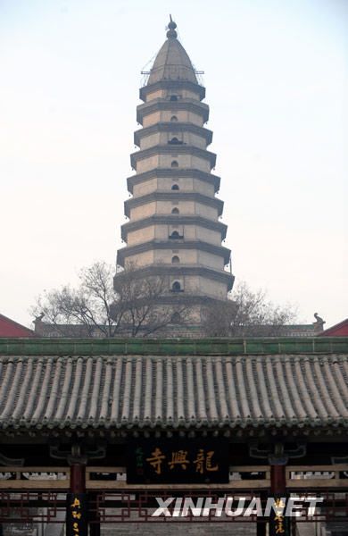 Тысячелетняя башня «Лунсин» в провинции Шаньси 1