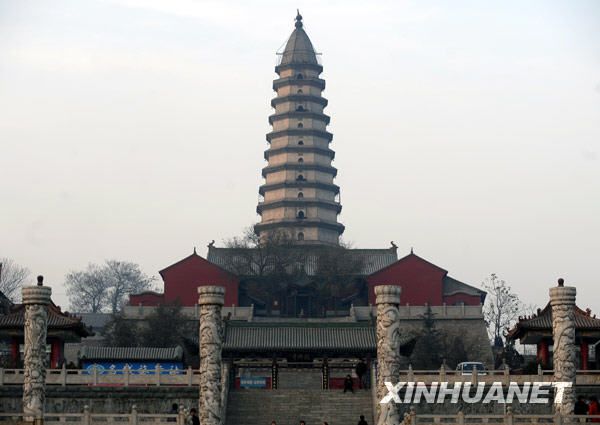 Тысячелетняя башня «Лунсин» в провинции Шаньси 2