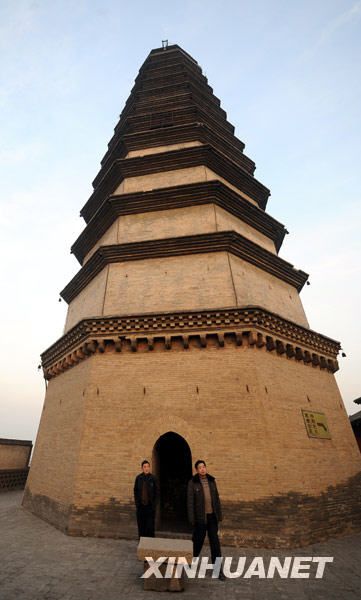 Тысячелетняя башня «Лунсин» в провинции Шаньси 3