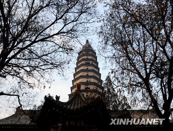 Тысячелетняя башня «Лунсин» в провинции Шаньси 4