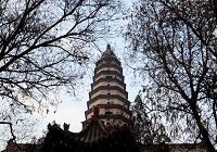 Тысячелетняя башня «Лунсин» в провинции Шаньси