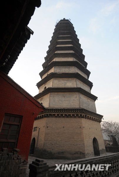 Тысячелетняя башня «Лунсин» в провинции Шаньси 5