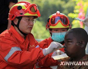 Китайский спасательный отряд начал оказывать медицинскую помощь на Гаити