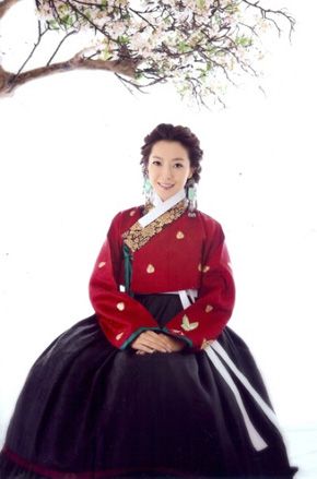 Ким Хи Сон в традиционной одежде1