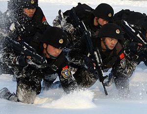 Отряд полиции «Снежный барс» проводит строгие тренироки