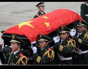 Тела 8 китайских миротворцев, погибших на Гаити при землетрясении, доставлены в Пекин