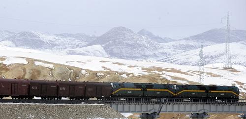 Цинхай-Тибетская железная дорога стала транспортной артерией на западе Китая 