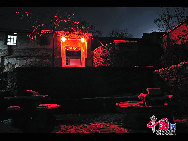 Деревня Сюеюй находится на юго-западе Пекина, в районе Фаншань. В данной деревне есть более ста дворов-сыхэюаней, построенных во времена правления династий Мин и Цин. В каждой семье есть каменный жернов. 