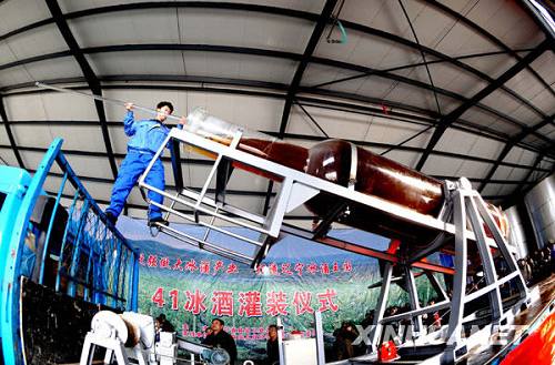 Гигантская бутылка вина появилась в провинции Ляонин