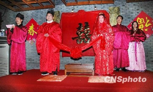Свадьбы в традиционном стиле популярны в Гуанси-Чжуанском автономном районе 