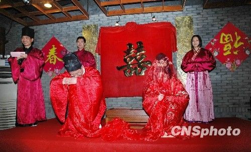 Свадьбы в традиционном стиле популярны в Гуанси-Чжуанском автономном районе 