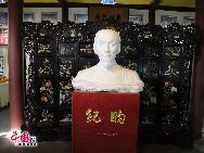 Самый крупный вклад Цзи Сяоланя в развитие древней китайской литературы состоит в том, что под его руководством была составлена самая полная в древнем Китае энциклопедия «Сы ку цюань шу».  
