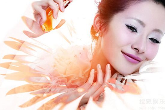 Красотка Цзян Иянь попала на обложку модного журнала «BAZAAR»