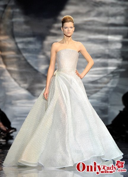 Красивые свадебные платья от бренда «Armani» 