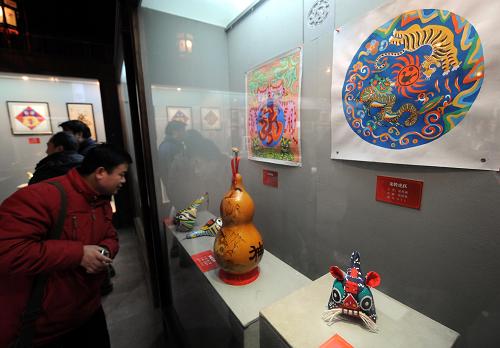 В Нанкине прошла выставка изделий народных ремесел, посвященная наступающему году Тигра 
