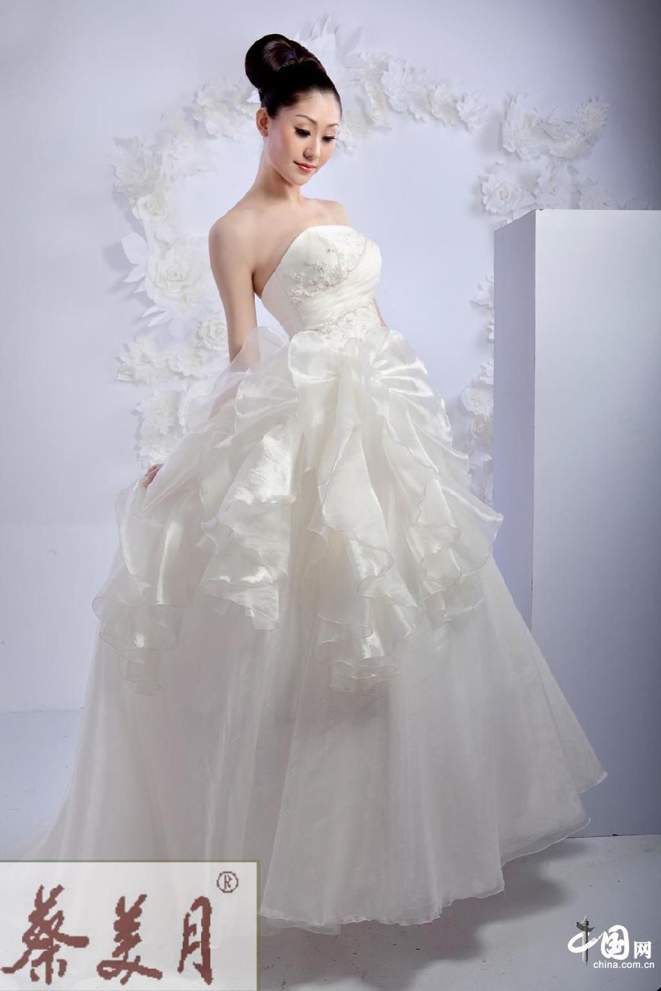 Новейшие модели свадебных платьев 2010 года от известного тайваньского дизайнера Цай Мэйюе