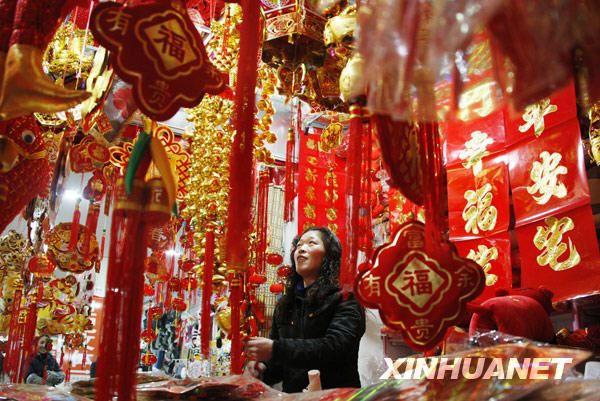 Традиционный красный цвет усиливает атмосферу праздника Весны в Китае 3