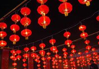 Традиционный красный цвет усиливает атмосферу праздника Весны в Китае