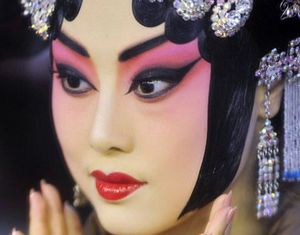Юная исполнительница пекинской оперы Вань Сяохуэй