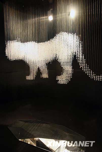 Ослепительный тигр из хрустальных шаров, посвященный году Тигра и ЭКСПО-2010 