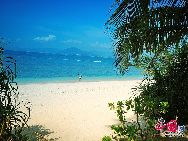 Остров Сидао также называют островом Даймаодао. Он находится на территории государственного заповедника Саньявань. Общая площадь острова составляет 2,8 кв. километра. Сидао является вторым по величине туристическим островом, уступающим по площади только острову Дачжоудао.