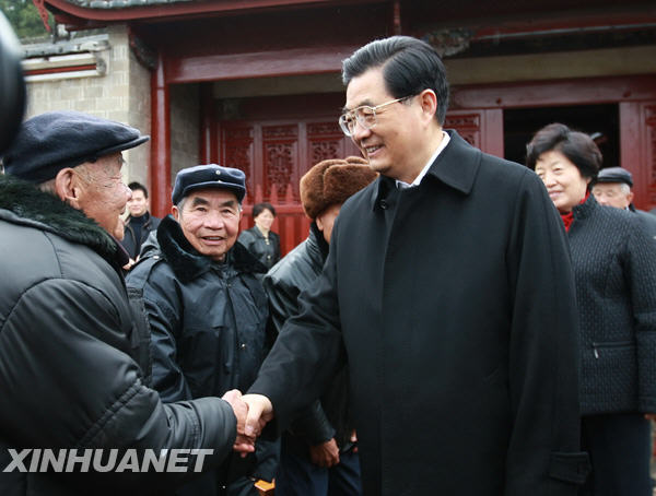 Председатель КНР Ху Цзиньтао встречает праздник Весны в бывшей революционной базе