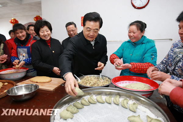 Председатель КНР Ху Цзиньтао встречает праздник Весны в бывшей революционной базе