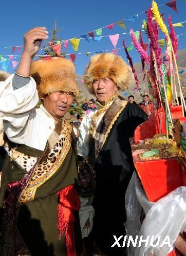 Тибетцы отмечают тибетский Новый год паломничеством в монастыри