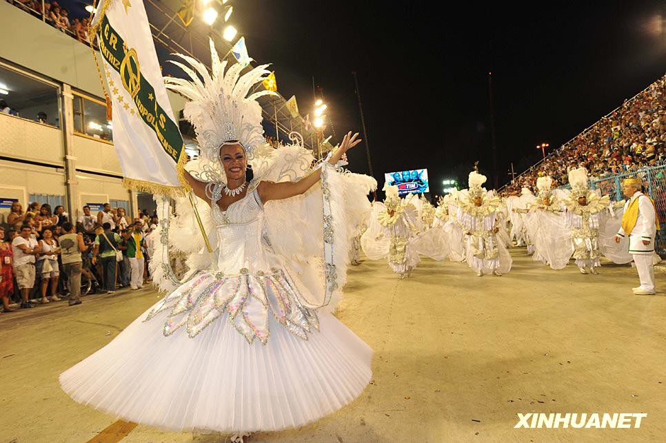 14 февраля на проспекте в Рио-де-Жанейро состоится кульминация карнавала - фестиваль самбы.