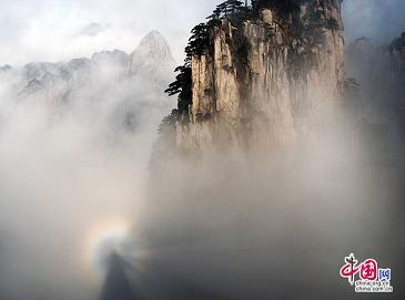 Оптическое явление «Свет Будды» в горах Хуаншань