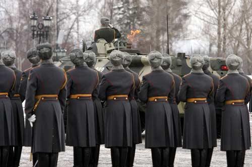 Вечный огонь вернулся к Могиле Неизвестного солдата в Александровском саду