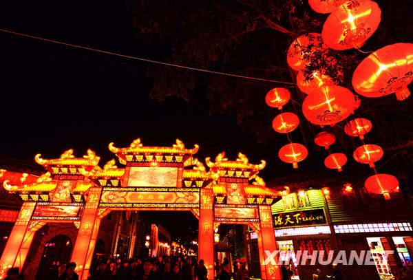 Фучжоу встречает праздник Фонарей десятью тысячами фонарей 